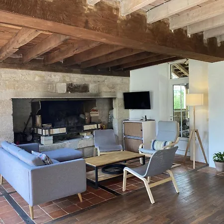 Ferme De Charme Avec Jardin Et Cheminée à - Fr-1-489-374